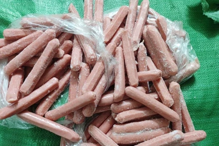 400kg xúc xích không có nguồn gốc bị lực lượng Quản lý thị trường Lào Cai thu giữ.