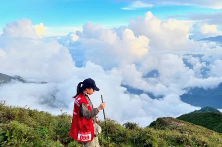 Về nơi “ấm áp suối nguồn, bát ngát biển mây”