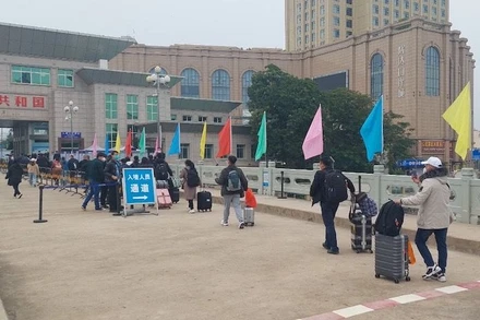 Khôi phục lại hoạt động xuất nhập cảnh qua cửa khẩu quốc tế Bắc Luân (Việt Nam) - Đông Hưng (Trung Quốc).