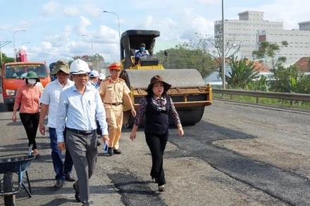 Đồng chí Cao Thị Hòa An, Phó Bí thư Thường trực Tỉnh ủy, Chủ tịch HĐND tỉnh Phú Yên dẫn đầu Đoàn công tác.
