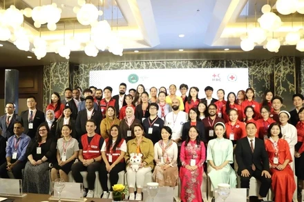 Các đại biểu tham dự diễn đàn. 