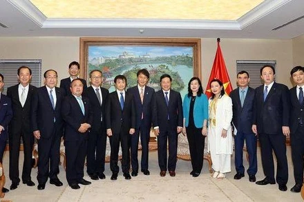 Các đại biểu chụp ảnh lưu niệm. (Ảnh: VGP)