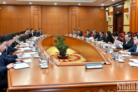 Đồng chí Trần Cẩm Tú, Ủy viên Bộ Chính trị, Thường trực Ban Bí thư chủ trì giao ban với các ban đảng, các văn phòng, các đảng ủy và một số cơ quan ở Trung ương.