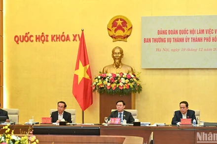 Chủ tịch Quốc hội Vương Đình Huệ, Phó Chủ tịch Thường trực Quốc hội Trần Thanh Mẫn, Bí thư Thành ủy Thành phố Hồ Chí Minh Nguyễn Văn Nên và Chủ tịch UBND Thành phố Hồ Chí Minh Phan Văn Mãi tại buổi làm việc.