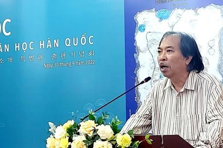Chủ tịch Hội Nhà văn Việt Nam Nguyễn Quang Thiều phát biểu tại buổi lễ.