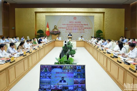 Thủ tướng Phạm Minh Chính và các Phó Thủ tướng: Lê Minh Khái, Trần Lưu Quang chủ trì Hội nghị.