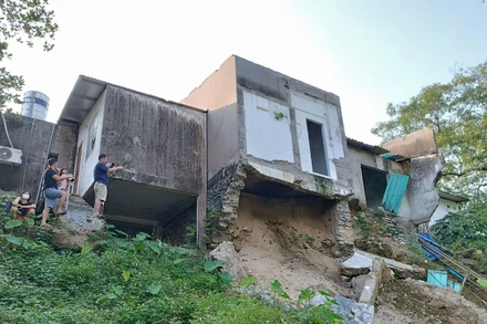 Tình trạng sạt lở xảy ra tại tổ 14, thị trấn Vị Xuyên, huyện Vị Xuyên.