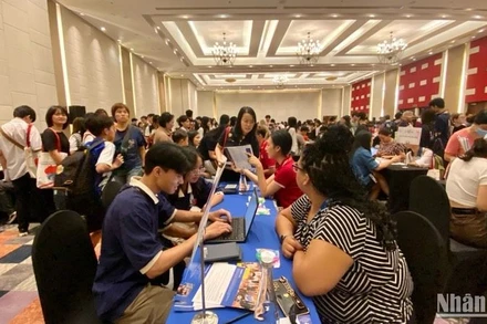 Triển lãm thu hút sự tham gia của hơn 800 học sinh. 