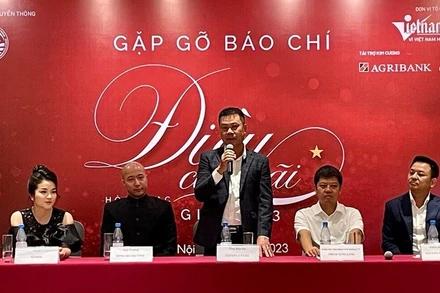 Ekip thực hiện thông tin về chương trình "Điều còn mãi" 2023.