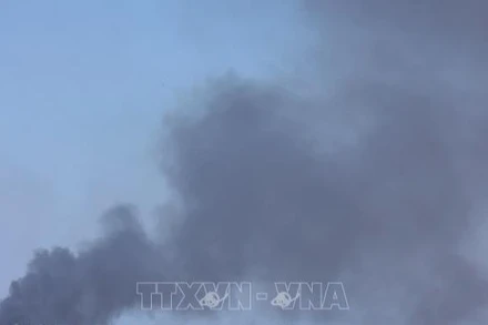 Khói bốc lên sau cuộc không kích trong xung đột Hamas-Israel tại Dải Gaza ngày 16/5/2024. (Ảnh: THX/TTXVN)
