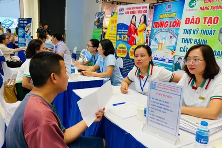 Hoạt động tư vấn tuyển dụng tại Phiên giao dịch việc làm.