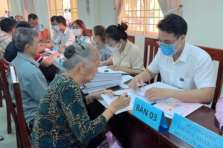 Huyện Củ Chi chi trả bồi thường cho các hộ dân bị thu hồi đất Dự án Vành đai 3.