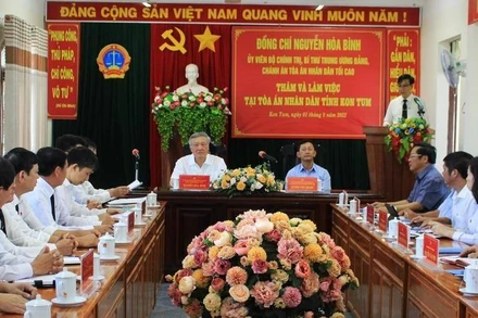 Quang cảnh buổi làm việc.