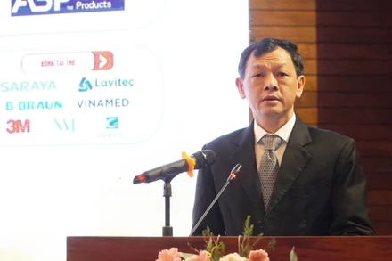 Tiến sĩ, Bác sĩ Chuyên khoa II Nguyễn Tri Thức, Giám đốc Bệnh viện Chợ Rẫy phát biểu tại Hội nghị.