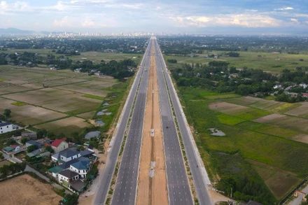 Đại lộ Vinh-Cửa Lò được thông xe vào ngày 29/8/2024. (Ảnh: ĐỨC HÙNG)