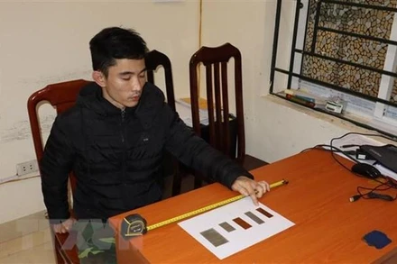 Đối tượng Nguyễn Trung Huyên tại cơ quan Công an. (Ảnh: TTXVN)