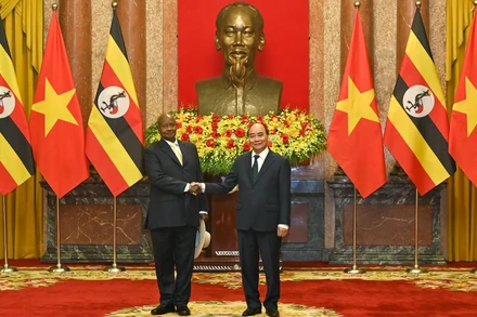 Chủ tịch nước Nguyễn Xuân Phúc và Tổng thống Uganda Yoweri Kaguta Museveni.
