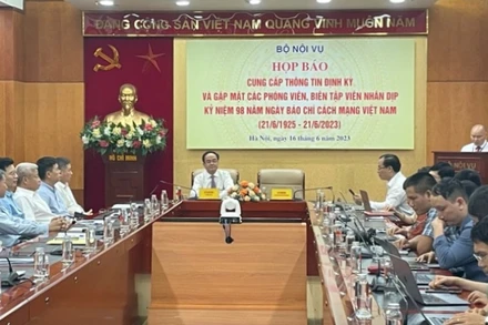 Quang cảnh họp báo.