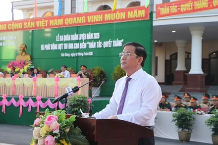 Chủ tịch Ủy ban nhân dân tỉnh Hậu Giang, Trần Văn Huyến phát biểu tại buổi lễ.