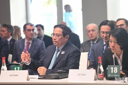 Thủ tướng Phạm Minh Chính phát biểu ý kiến tại Tọa đàm "Đẩy nhanh chuyển đổi điện than".