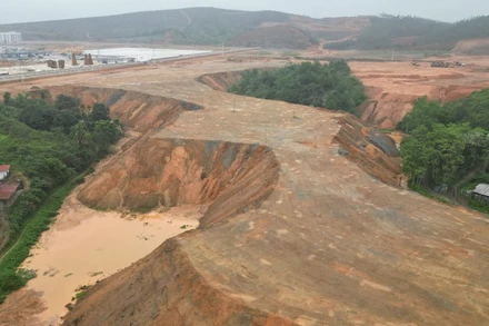 Nhiều hộ dân vẫn mắc kẹt tại dự án khu công nghiệp Cẩm Khê.