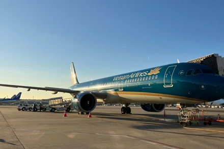 Máy bay Vietnam Airlines tại Nhật Bản đón người lao động có hoàn cảnh khó khăn về quê ăn Tết, trong chương trình “Mang Tết về nhà” năm 2023.