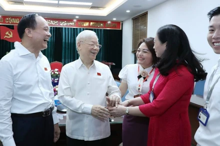 Tổng Bí thư Nguyễn Phú Trọng và các đại biểu tới dự Hội nghị đại biểu Quốc hội thành phố Hà Nội tiếp xúc cử tri trước Kỳ họp thứ 6, Quốc hội khóa XV, sáng 14/10/2023. (Ảnh: Thành Đạt)