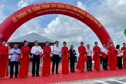 Lãnh đạo thành phố tham dự lễ thông xe cầu Long Kiểng