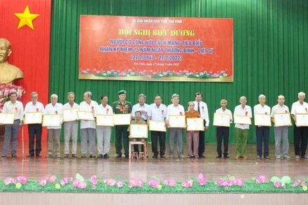 Người có công với cách mạng tiêu biểu, có thành tích xuất sắc nhận Bằng khen của Chủ tịch UBND tỉnh Trà Vinh.