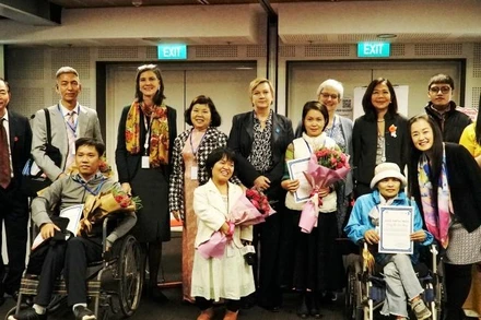 Đại diện các tổ chức, người khuyết tật tham gia Hội thảo "Vai trò và đóng góp của Người khuyết tật trong các mục tiêu phát triển bền vững”.