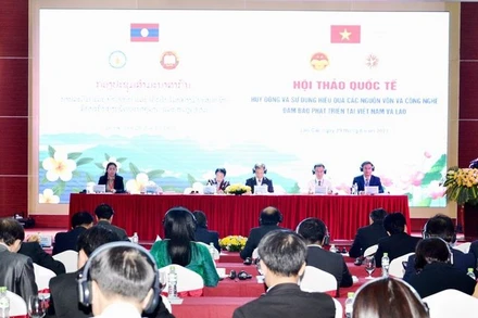 Hội thảo “Huy động và sử dụng hiệu quả các nguồn vốn và công nghệ bảo đảm phát triển nhanh và bền vững tại Việt Nam và Lào”. (Ảnh: QUỐC HỒNG)