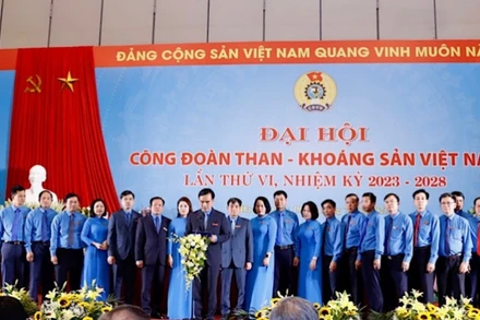 Ra mắt Ban Chấp hành nhiệm kỳ 2023-2028.