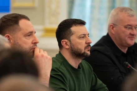 Tổng thống Ukraine Volodymyr Zelensky tại cuộc họp ở Kiev ngày 22/2/2024. (Ảnh: AFP/TTXVN)