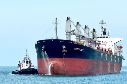 Tàu MV VOSCO UNITY trên đường cập vào Cảng biển tổng hợp Cà Ná, huyện Thuận Nam, tỉnh Ninh Thuận.