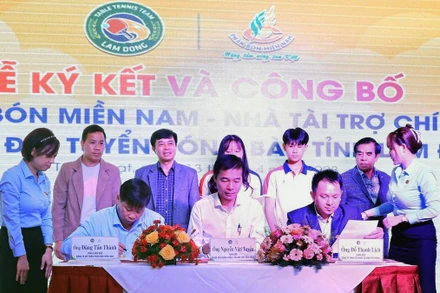 Quang cảnh buổi ký kết.