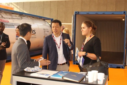 Gian hàng trưng bày Container Hòa Phát tại triển lãm Intermodal Europe 2023 thu hút nhiều khách quốc tế tham quan, tìm hiểu. 