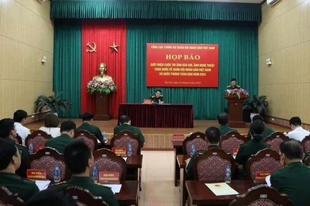 Toàn cảnh họp báo.