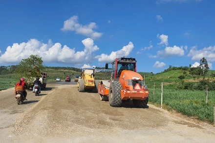 Thi công mở rộng Quốc lộ 19 trên địa bàn tỉnh Gia Lai.