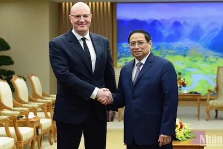 Thủ tướng Phạm Minh Chính đón Phó Thủ tướng Nga Dmitry Chernyshenko. 