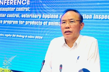 Thứ trưởng Bộ Nông nghiệp và Phát triển nông thôn Phùng Đức Tiến phát biểu kết luận. 