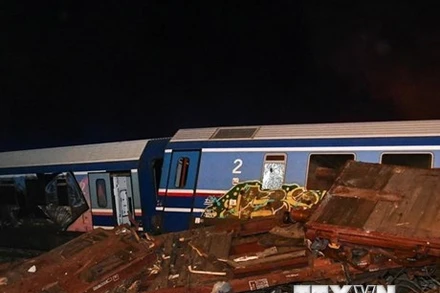 Hiện trường vụ va chạm giữa tàu khách và tàu hàng gần thành phố Larissa, Hy Lạp ngày 1/3. (Ảnh: AFP/TTXVN)