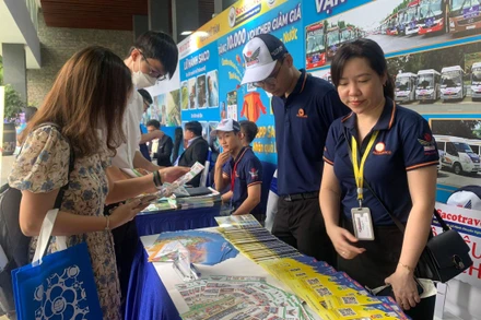 Khu trưng bày gian hàng của các doanh nghiệp du lịch tại chương trình.