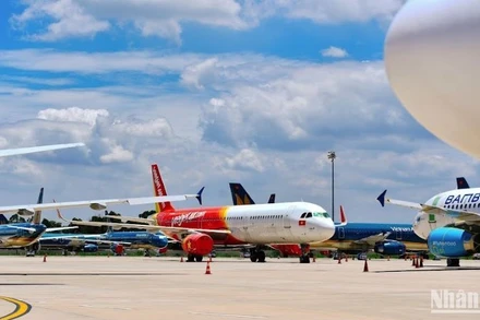 Chuyến bay chậm từ 5 giờ trở lên, trường hợp hành khách không yêu cầu hãng thực hiện nghĩa vụ theo quy định mà yêu cầu hoàn trả tiền vé, hãng phải hoàn trả toàn bộ tiền vé hoặc hoàn trả tiền phần vé chưa sử dụng theo sự lựa chọn của hành khách.