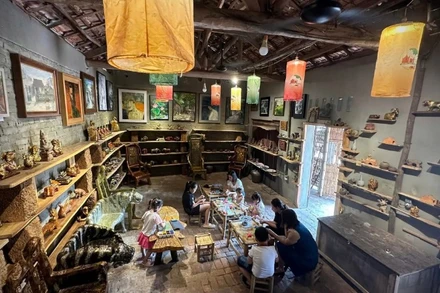 Không gian sáng tạo Phát Studio thu hút khách du lịch bởi những sáng tạo nghệ thuật mang đậm chất làng quê.