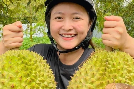 Lê Thị Trang trong một buổi làm vườn.