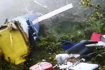 Hiện trường vụ rơi trực thăng. (Ảnh: THX/TTXVN)