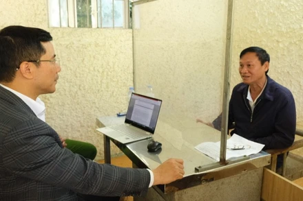 Lãnh đạo Công an tỉnh Hà Tĩnh trực tiếp thẩm vấn đối tượng Lê Danh Tạo.