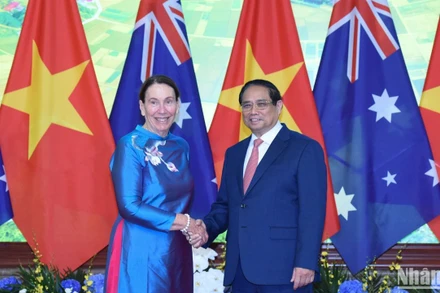 Thủ tướng Phạm Minh Chính và Chủ tịch Thượng viện Australia Sue Lines. (Ảnh: Trần Hải)