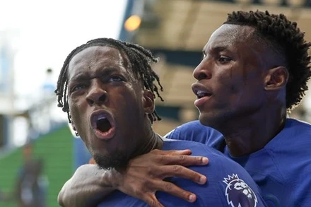 Disasi (trước) gỡ hòa cho Chelsea. (Nguồn: Getty Images)