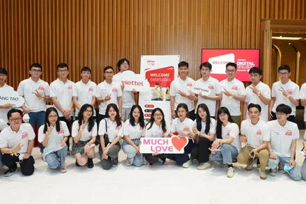 Các sinh viên được tuyển chọn tham gia Chương trình Thực tập sinh tài năng năm 2023.